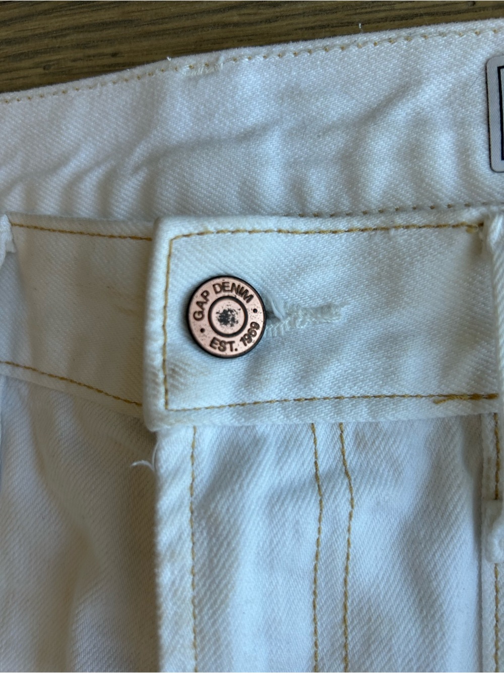 GAP Women’s White Relaxed Straight Jeans - Picture 7 of 10